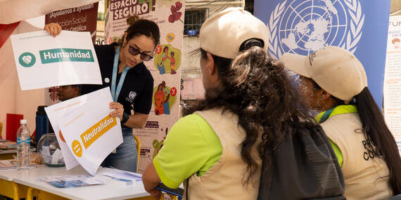 Community members in Petare in Venezuela's Miranda State, participate in a workshop on humanitarian principles during a commemoration of World Humanitarian Day. Photo: OCHA/Clara González 
